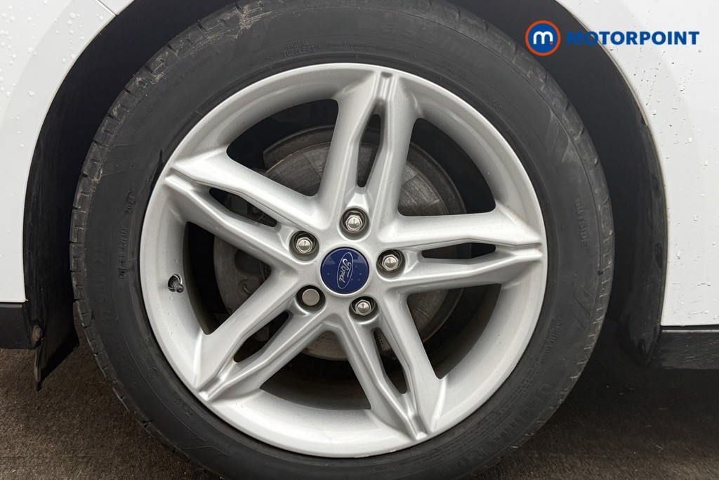 Ford Focus Titanium Manual Petrol Hatchback - Stock Number (1638832) - 1st supplementary image