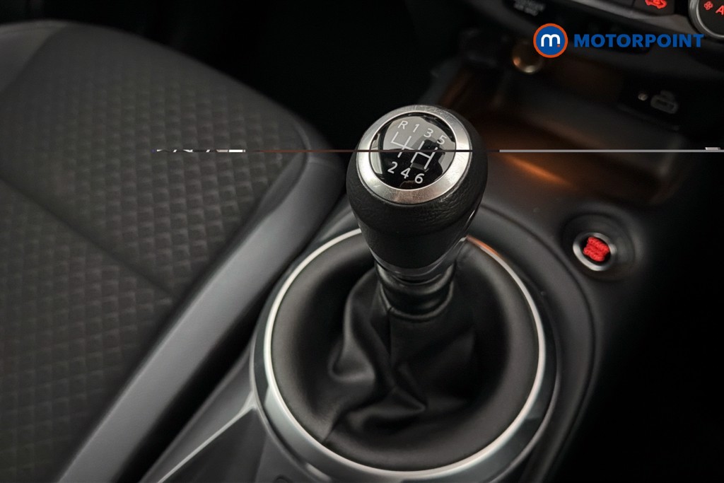 Nissan Juke N-Connecta Manual Petrol SUV - Stock Number (1642358) - 15th supplementary image