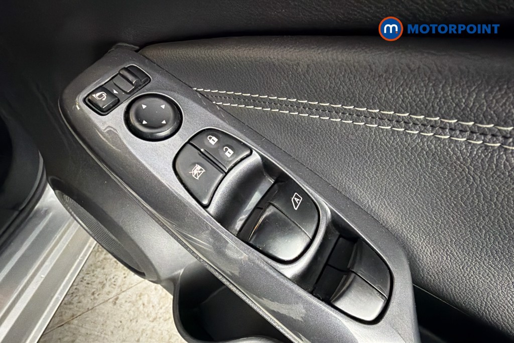 Nissan Juke N-Connecta Manual Petrol SUV - Stock Number (1642358) - 20th supplementary image
