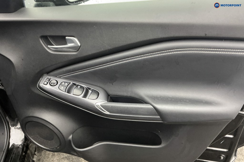 Nissan Juke N-Connecta Automatic Petrol-Electric Hybrid SUV - Stock Number (1646724) - 23rd supplementary image