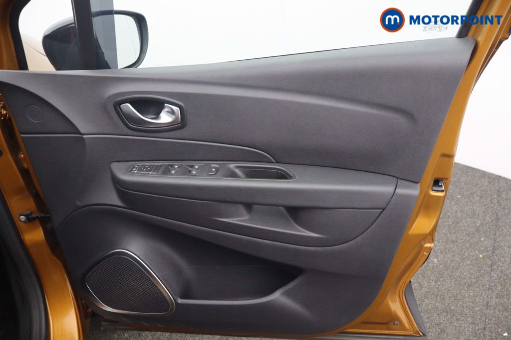 Renault Captur Iconic Automatic Diesel SUV - Stock Number (1647092) - 10th supplementary image
