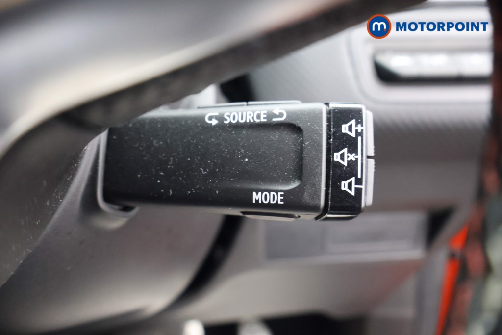 Renault Captur R.S. Line Automatic Petrol Plug-In Hybrid SUV - Stock Number (1648637) - 7th supplementary image