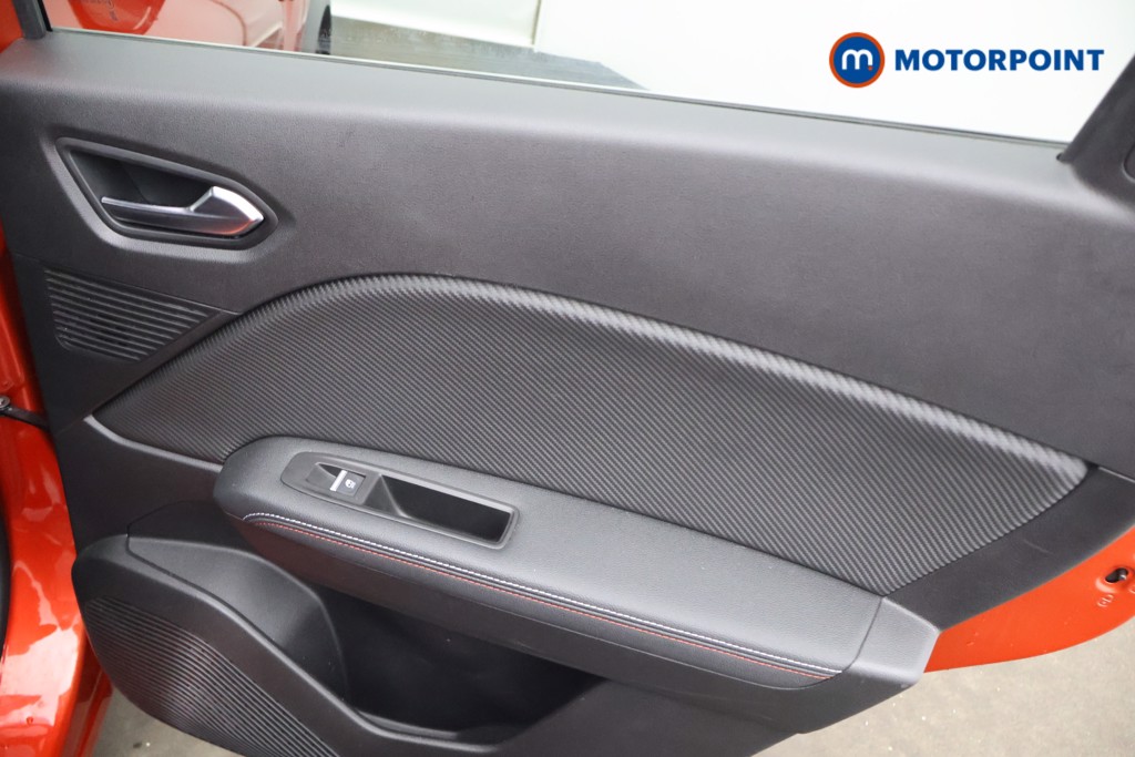 Renault Captur R.S. Line Automatic Petrol Plug-In Hybrid SUV - Stock Number (1648637) - 17th supplementary image