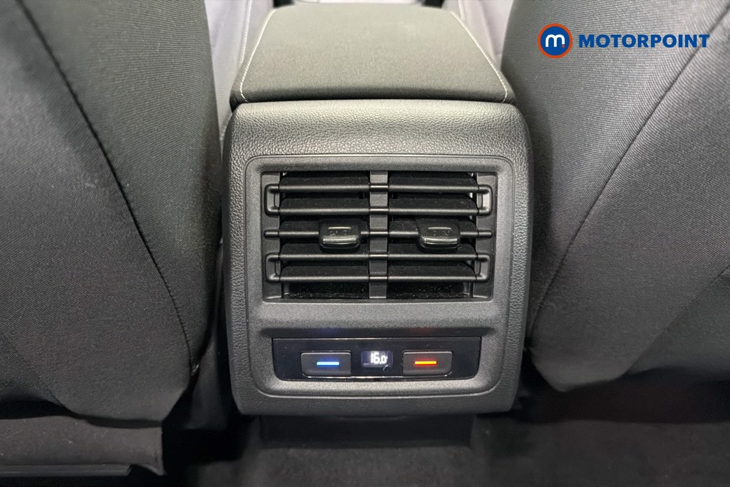Volkswagen Golf Style Manual Petrol Hatchback - Stock Number (1648943) - 30th supplementary image