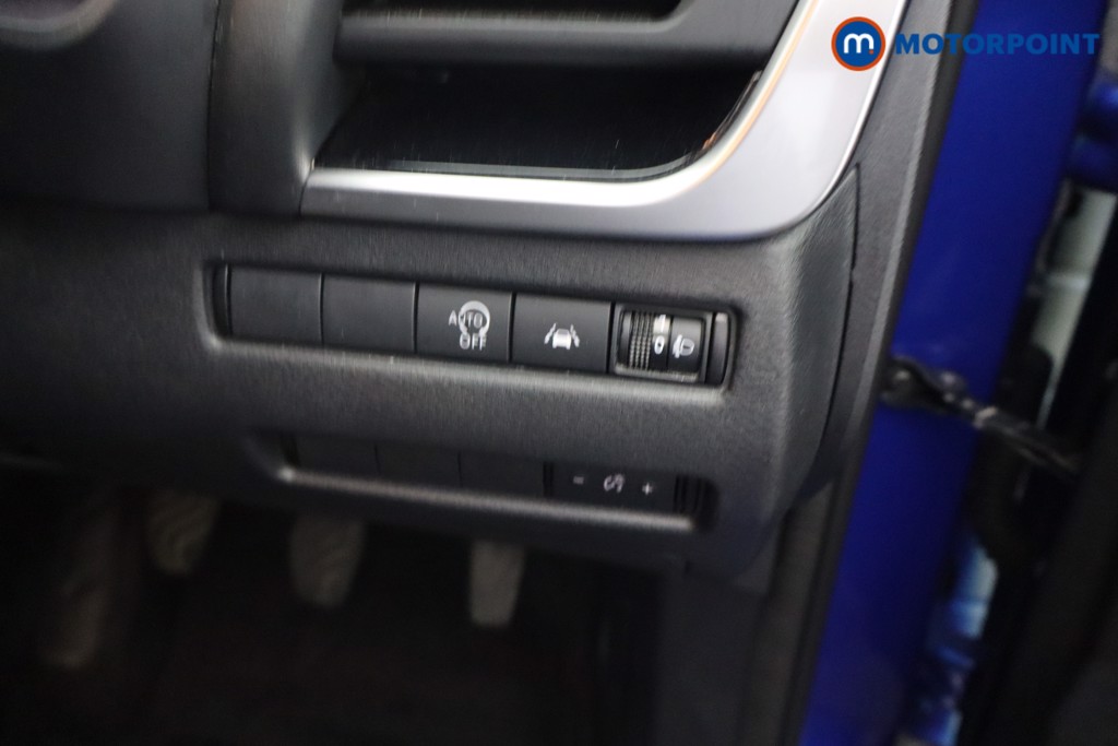Nissan Qashqai N-Connecta Manual Petrol SUV - Stock Number (1651269) - 8th supplementary image