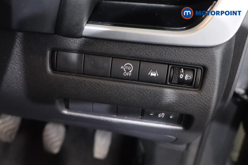 Nissan Qashqai N-Connecta Manual Petrol SUV - Stock Number (1651281) - 9th supplementary image