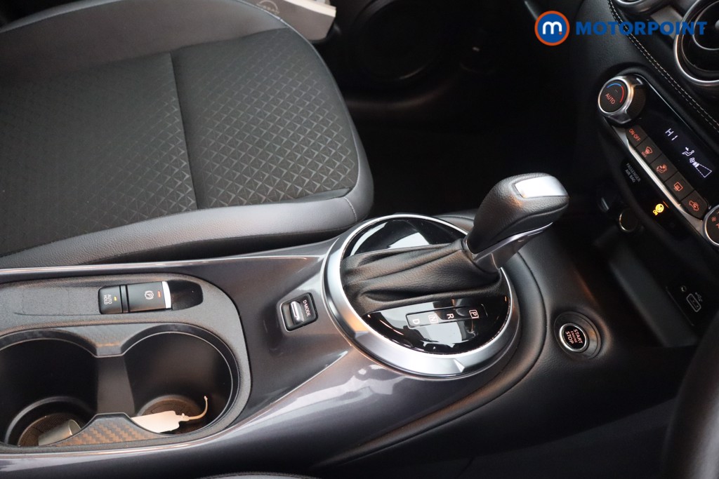 Nissan Juke N-Connecta Automatic Petrol SUV - Stock Number (1652384) - 8th supplementary image