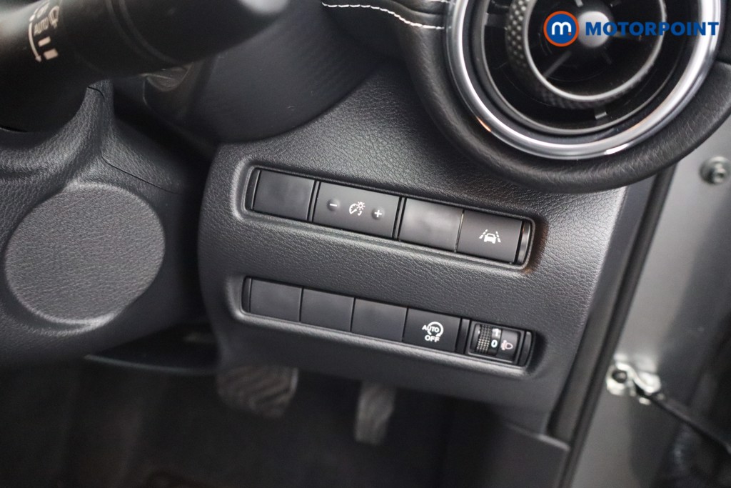 Nissan Juke N-Connecta Automatic Petrol SUV - Stock Number (1652384) - 9th supplementary image