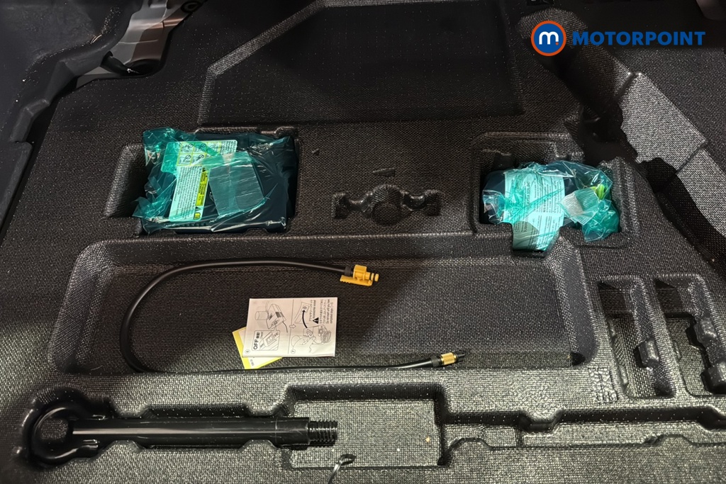 Lexus LBX Premium Plus Automatic Petrol-Electric Hybrid SUV - Stock Number (1636914) - 33rd supplementary image