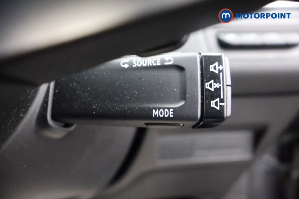 Renault Captur Iconic Automatic Petrol SUV - Stock Number (1642136) - 7th supplementary image