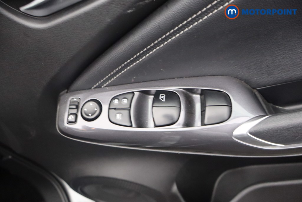 Nissan Juke N-Connecta Manual Petrol SUV - Stock Number (1642328) - 12th supplementary image