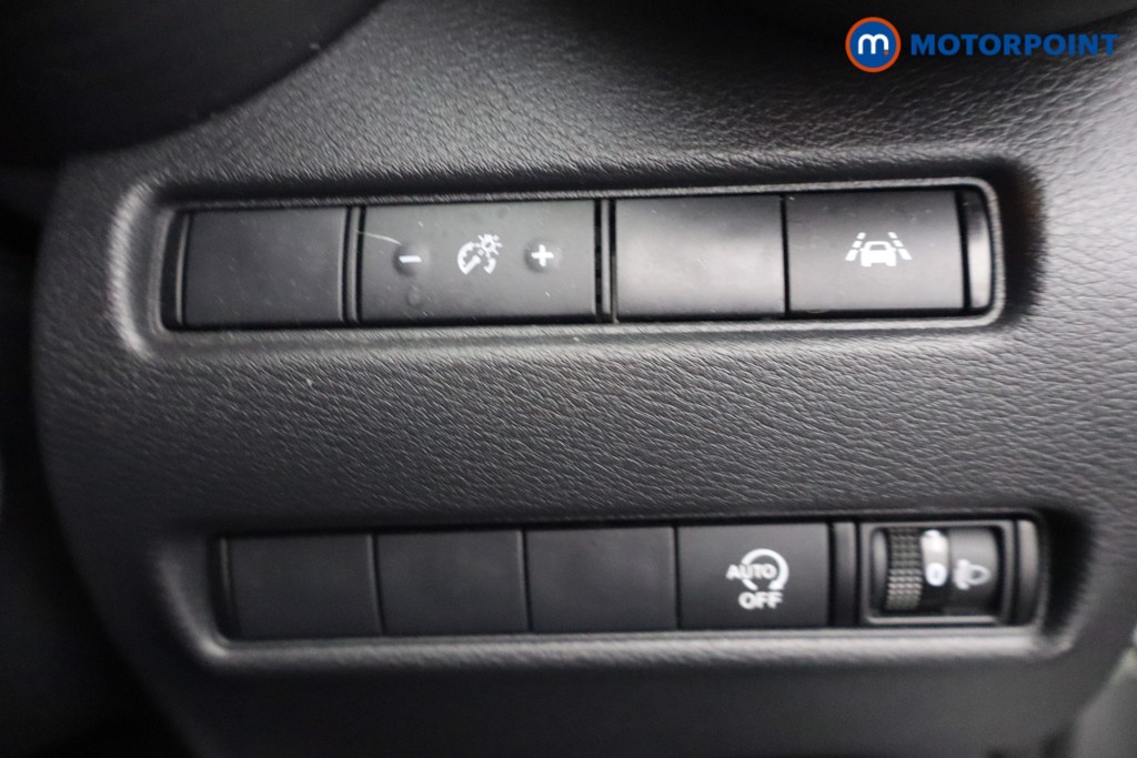Nissan Juke N-Connecta Manual Petrol SUV - Stock Number (1642328) - 14th supplementary image