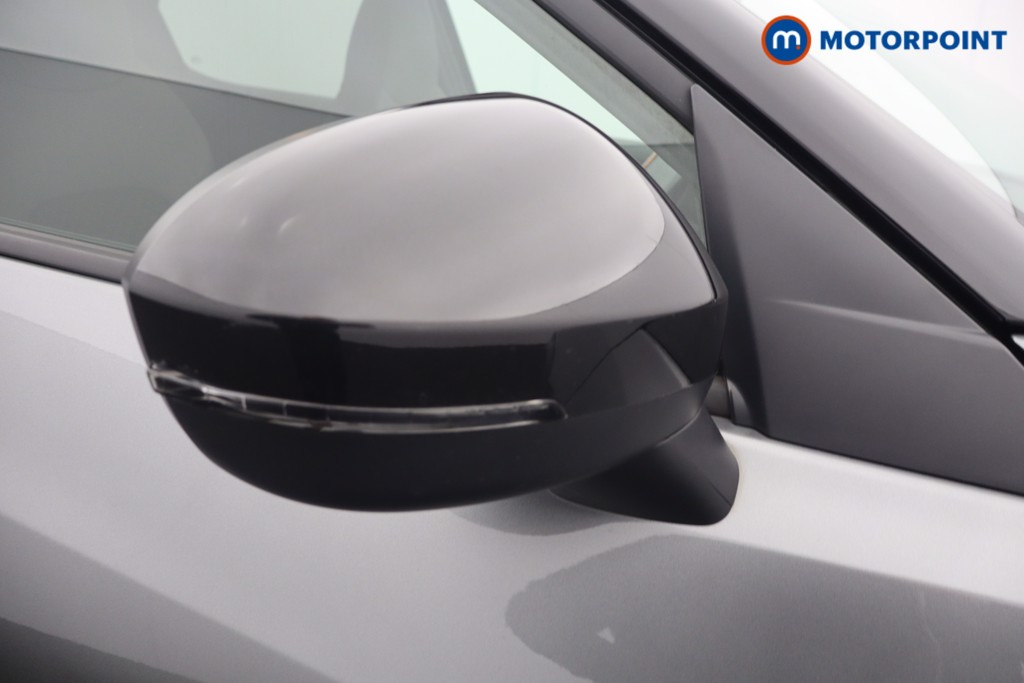 Nissan Juke N-Connecta Manual Petrol SUV - Stock Number (1642328) - 23rd supplementary image