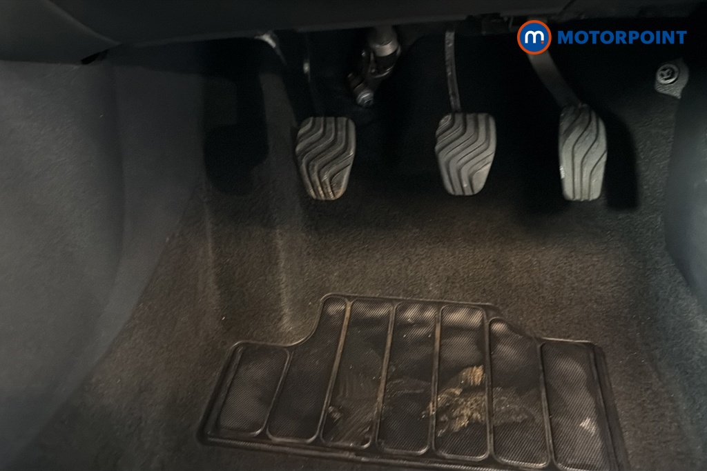 Nissan Juke N-Connecta Manual Petrol SUV - Stock Number (1642464) - 24th supplementary image