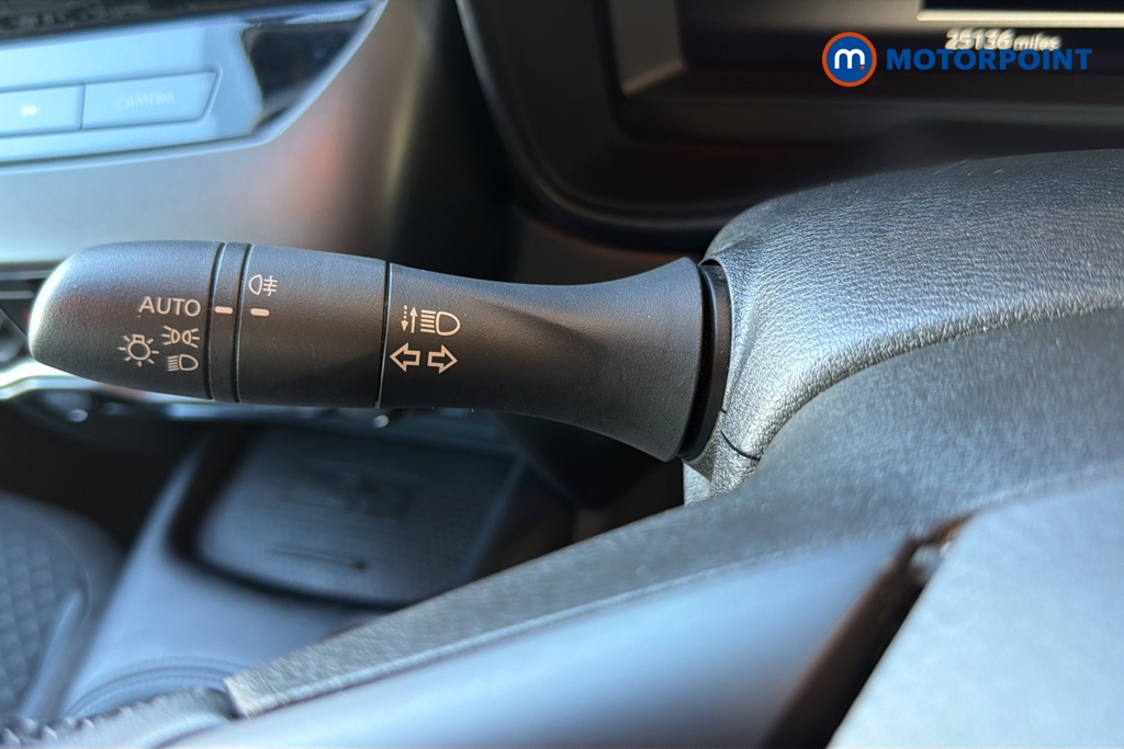 Nissan Juke N-Connecta Manual Petrol SUV - Stock Number (1642469) - 5th supplementary image
