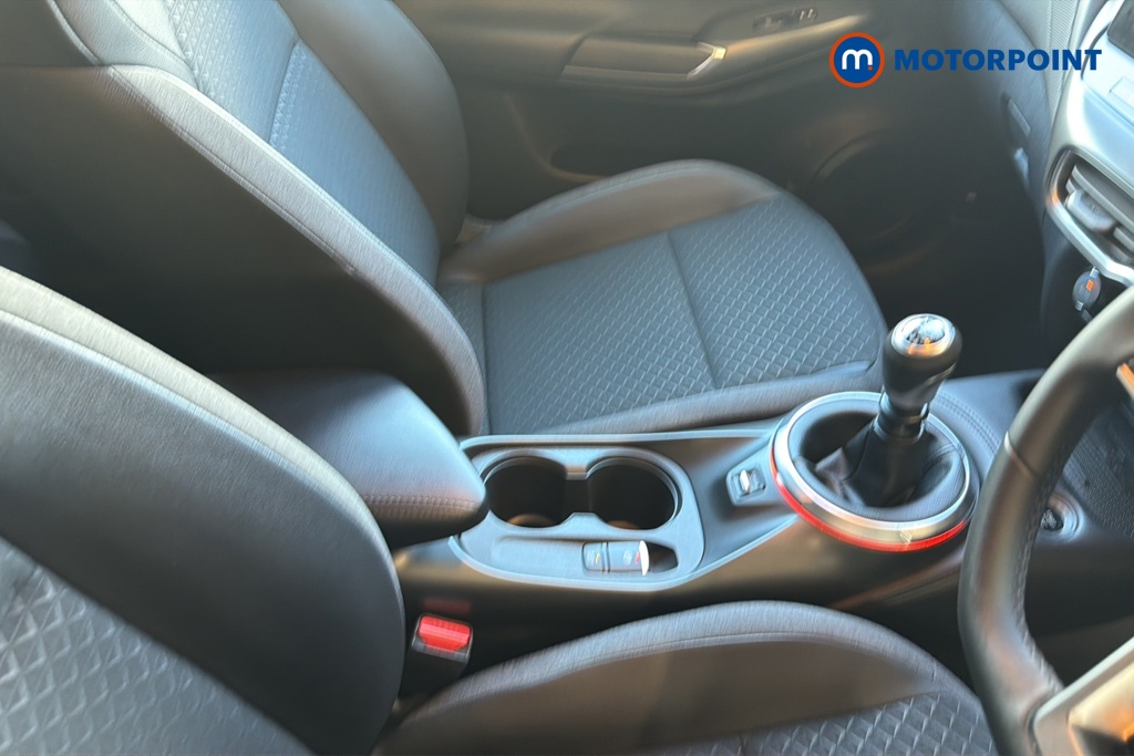 Nissan Juke N-Connecta Manual Petrol SUV - Stock Number (1642469) - 15th supplementary image