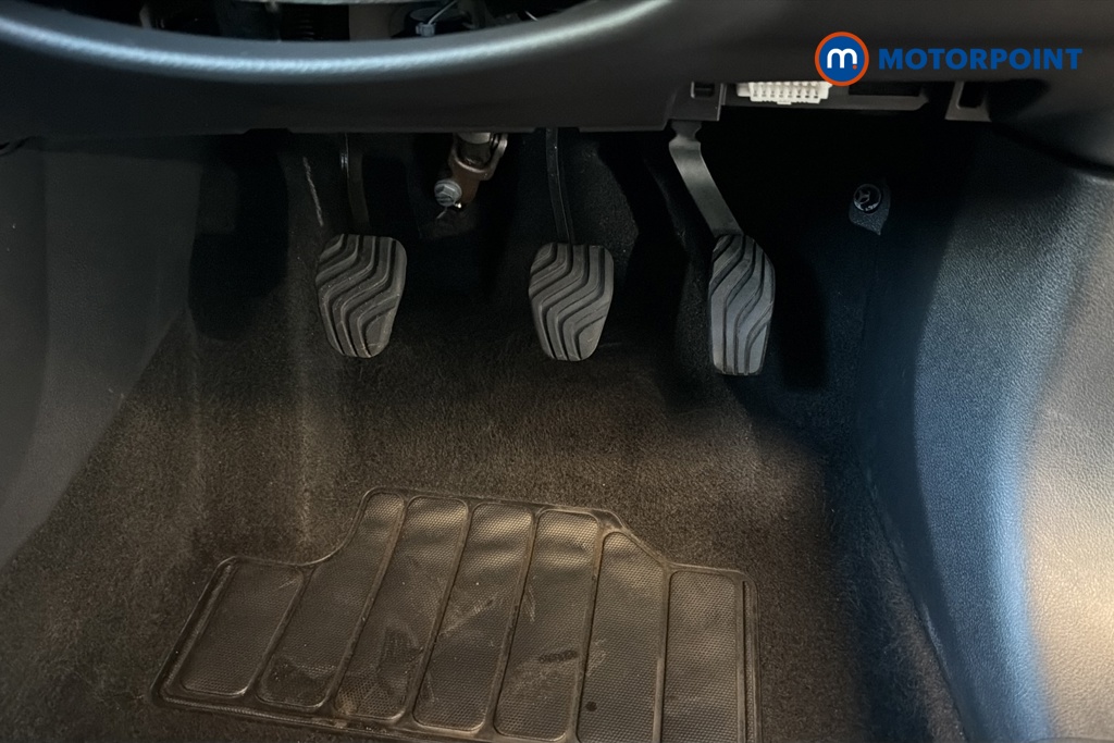 Nissan Juke N-Connecta Manual Petrol SUV - Stock Number (1642469) - 24th supplementary image