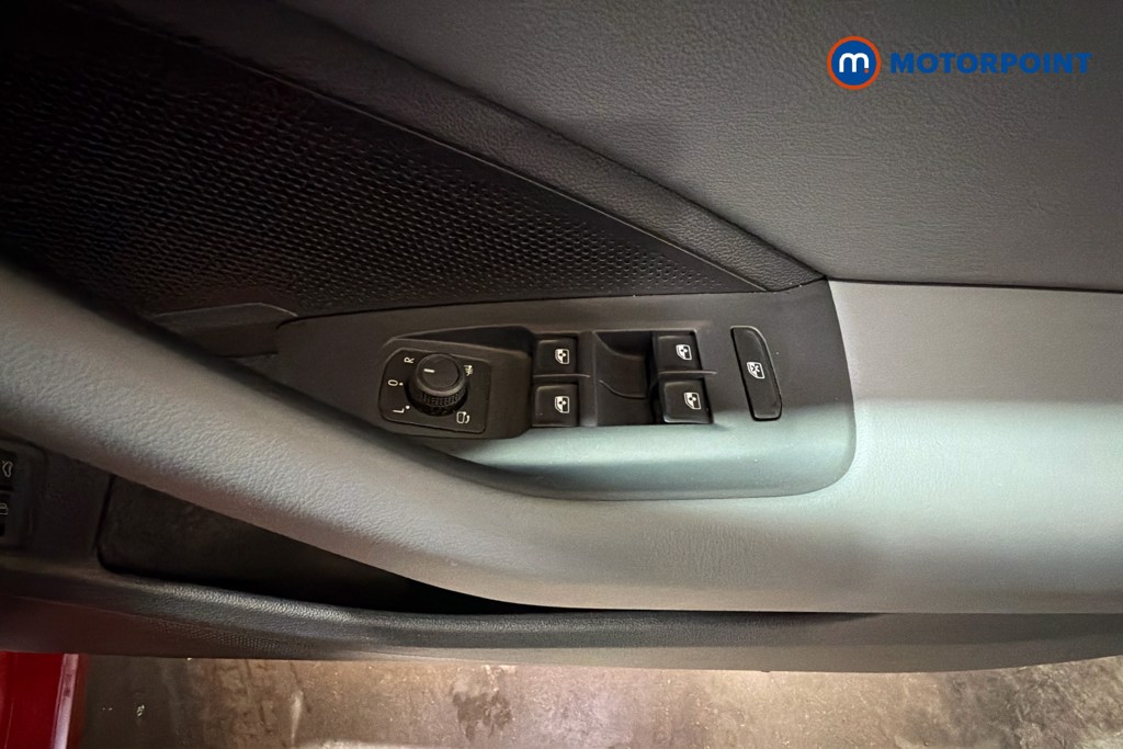 Volkswagen Passat Life Automatic Petrol Plug-In Hybrid Estate - Stock Number (1643775) - 20th supplementary image