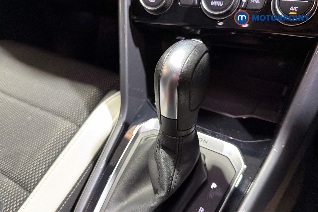Volkswagen T-Roc SEL Automatic Petrol SUV - Stock Number (1645123) - 15th supplementary image