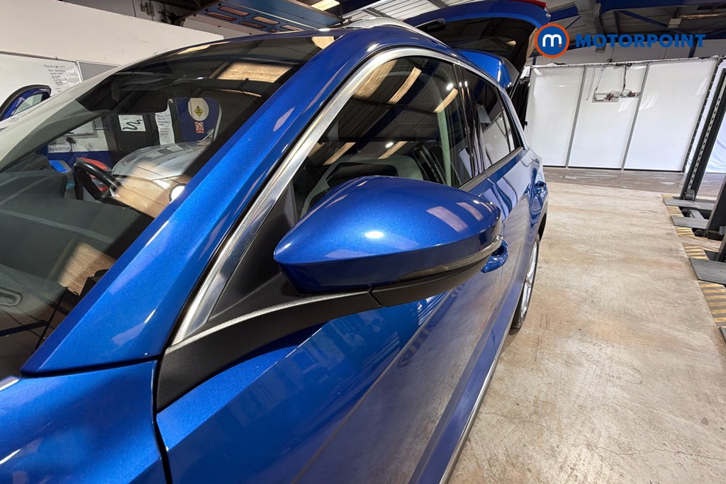 Volkswagen T-Roc SEL Automatic Petrol SUV - Stock Number (1645123) - 43rd supplementary image