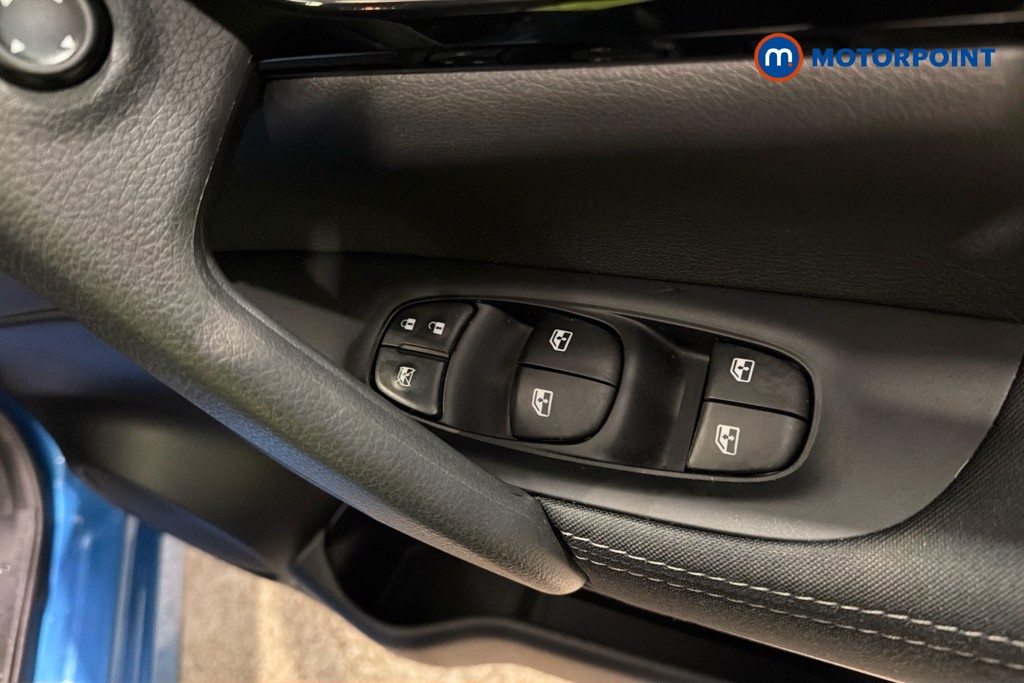 Nissan Qashqai N-Connecta Manual Petrol SUV - Stock Number (1647077) - 20th supplementary image