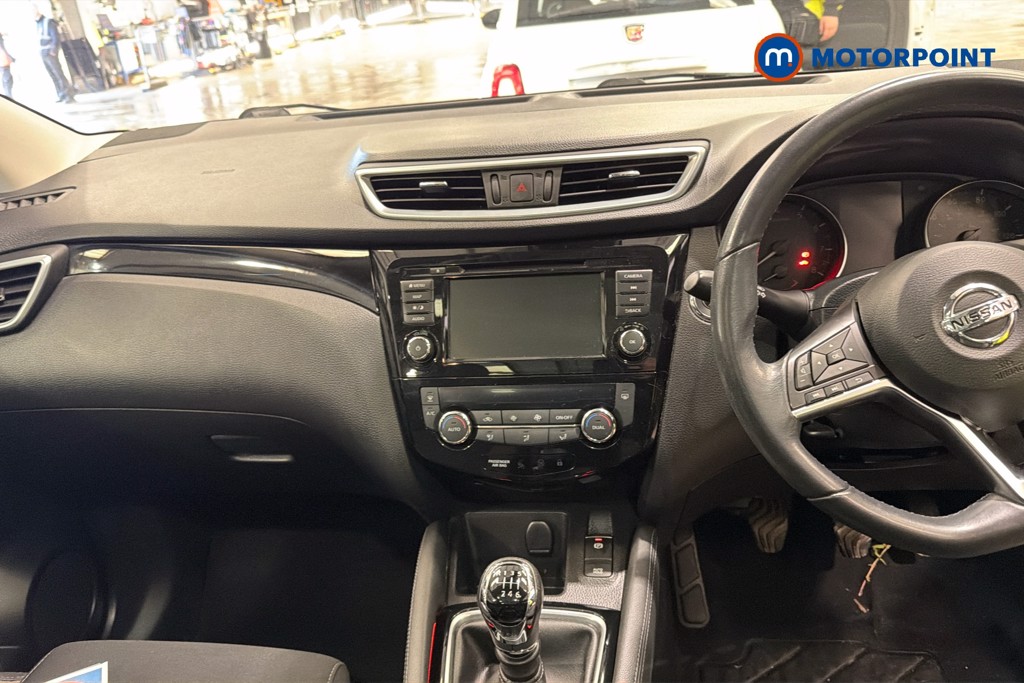 Nissan Qashqai N-Connecta Manual Petrol SUV - Stock Number (1647077) - 1st supplementary image