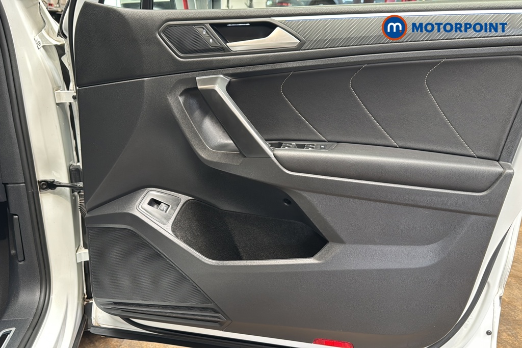Volkswagen Tiguan Allspace R-Line Automatic Petrol SUV - Stock Number (1647785) - 18th supplementary image