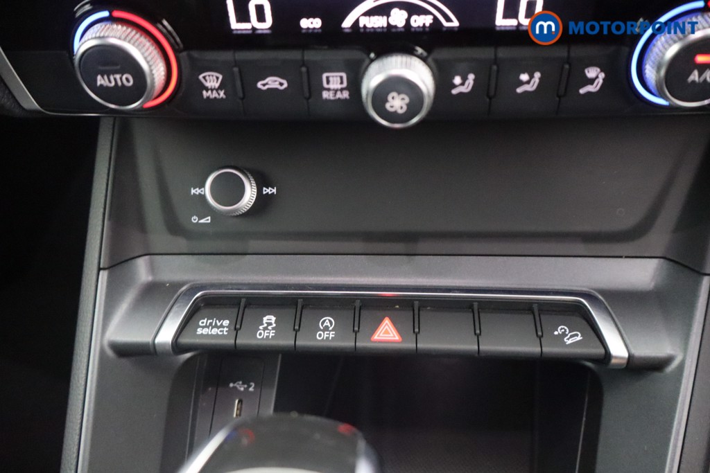 Audi Q3 Black Edition Automatic Petrol SUV - Stock Number (1648432) - 17th supplementary image