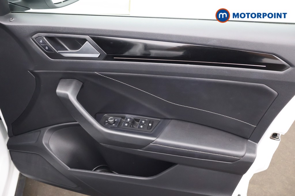 Volkswagen T-Roc R-Line Manual Petrol SUV - Stock Number (1648599) - 11th supplementary image