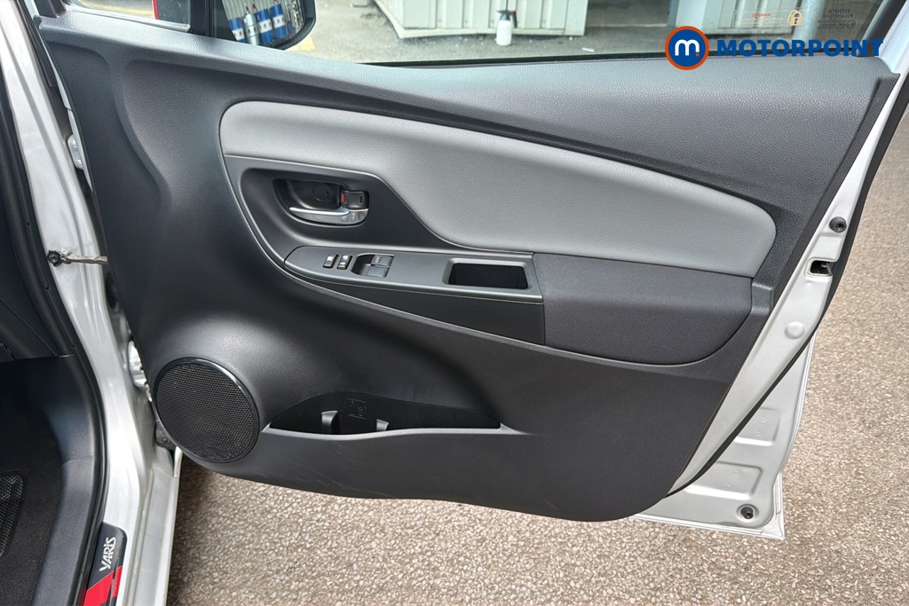 Toyota Yaris Icon Automatic Petrol-Electric Hybrid Hatchback - Stock Number (1650594) - 18th supplementary image
