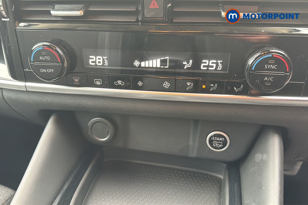 Nissan Qashqai N-Connecta Automatic Petrol SUV - Stock Number (1650857) - 12th supplementary image