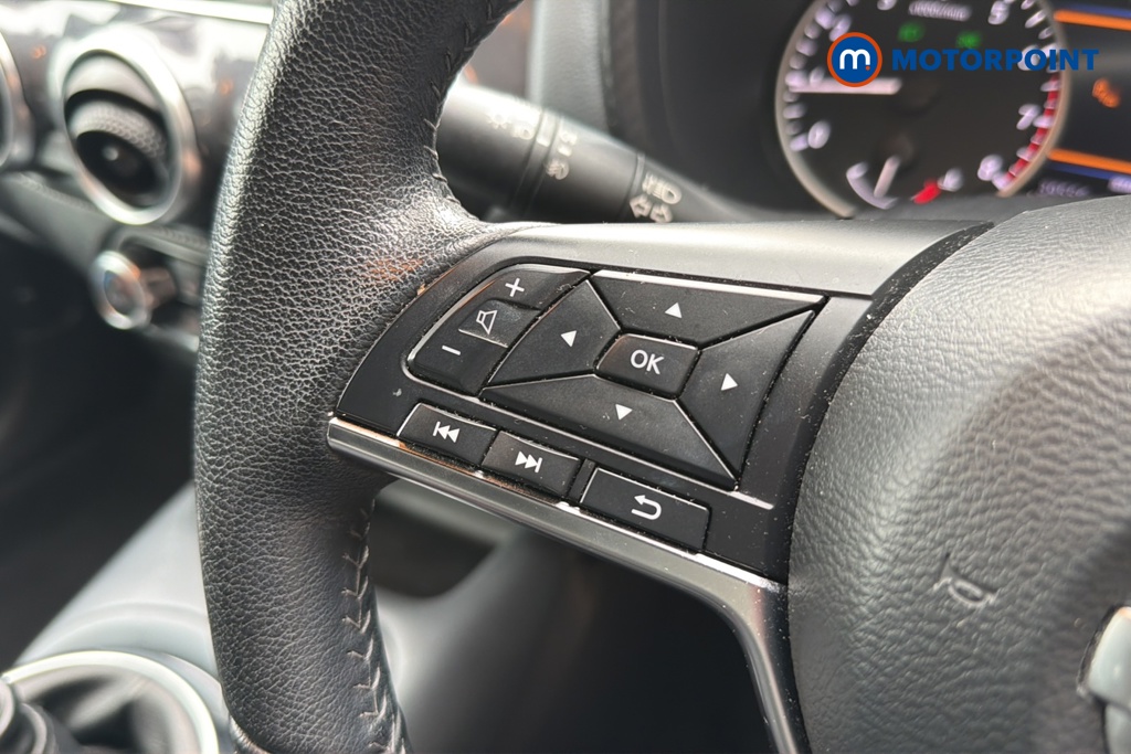 Nissan Juke Tekna Manual Petrol SUV - Stock Number (1651411) - 4th supplementary image