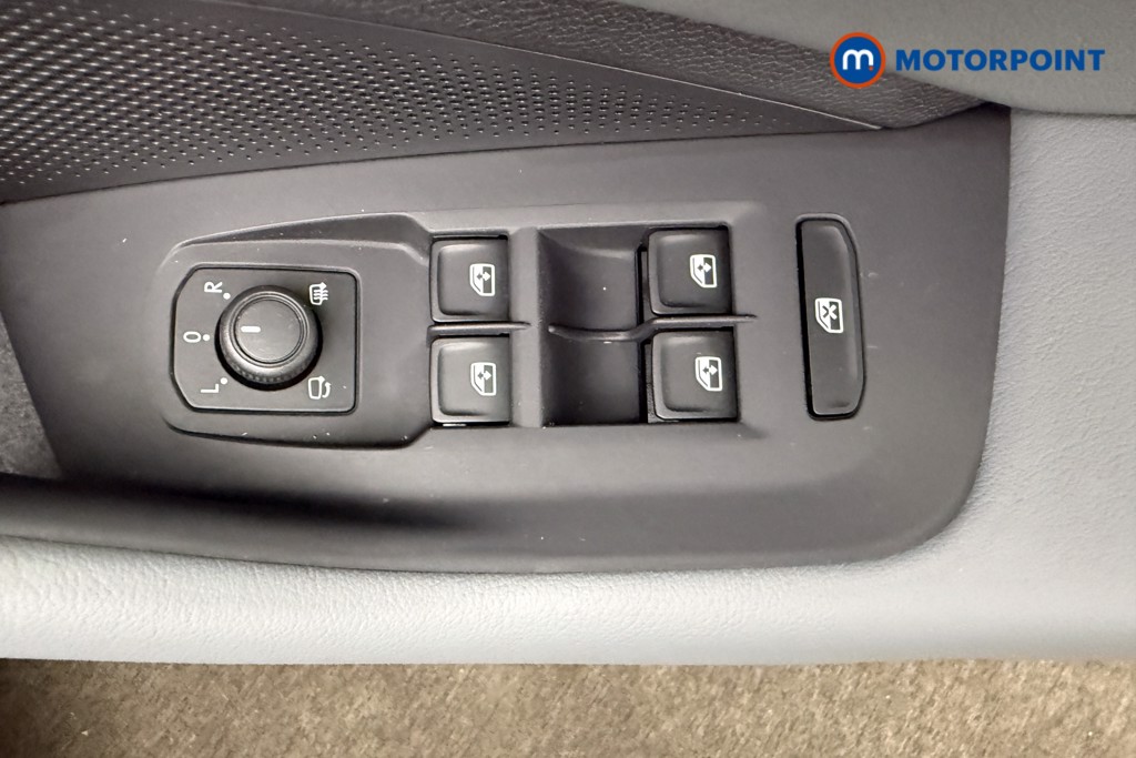 Volkswagen Passat Life Automatic Petrol Plug-In Hybrid Estate - Stock Number (1651973) - 3rd supplementary image