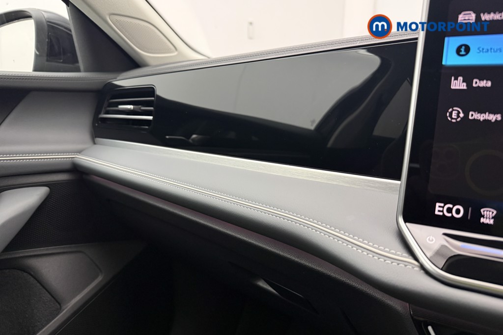 Volkswagen Passat Life Automatic Petrol Plug-In Hybrid Estate - Stock Number (1651973) - 12th supplementary image