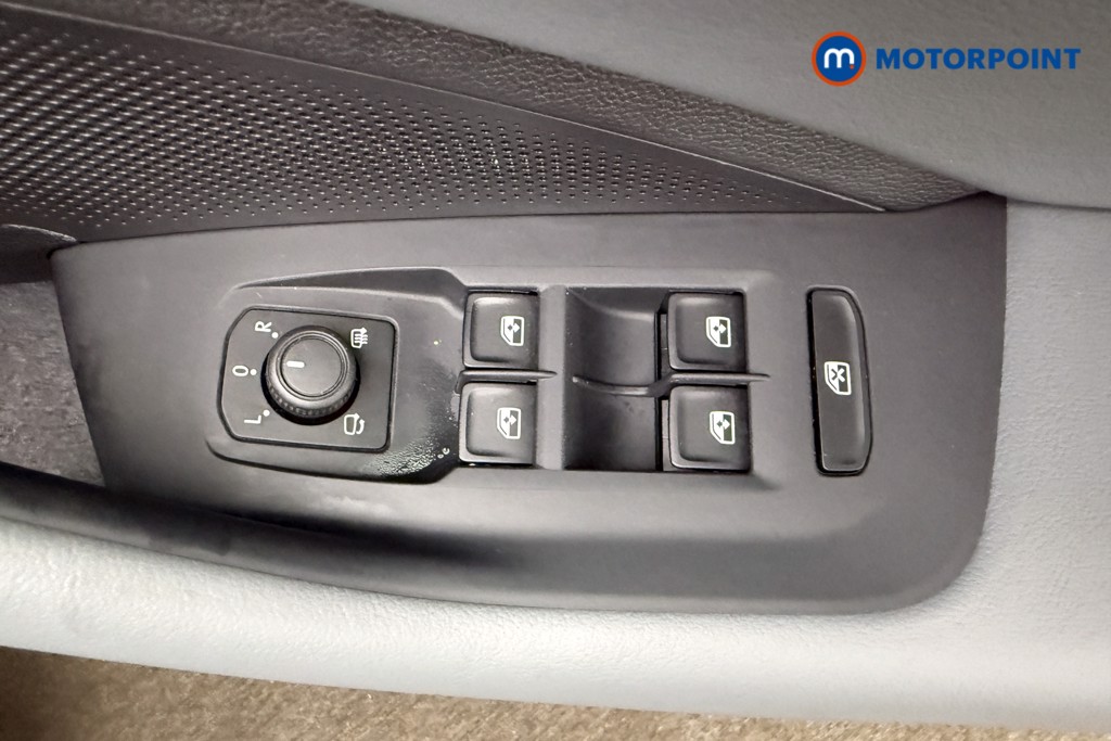 Volkswagen Passat Life Automatic Petrol Plug-In Hybrid Estate - Stock Number (1651982) - 4th supplementary image
