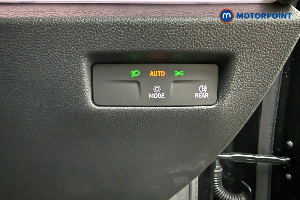 Volkswagen Passat Life Automatic Petrol Plug-In Hybrid Estate - Stock Number (1651982) - 6th supplementary image