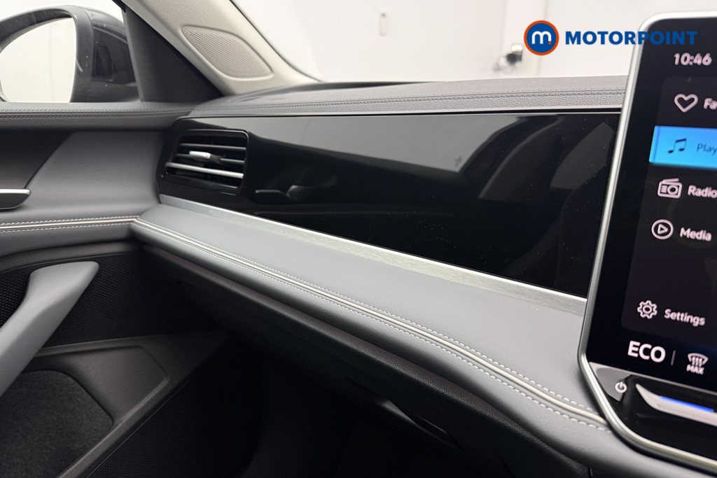 Volkswagen Passat Life Automatic Petrol Plug-In Hybrid Estate - Stock Number (1651982) - 13th supplementary image