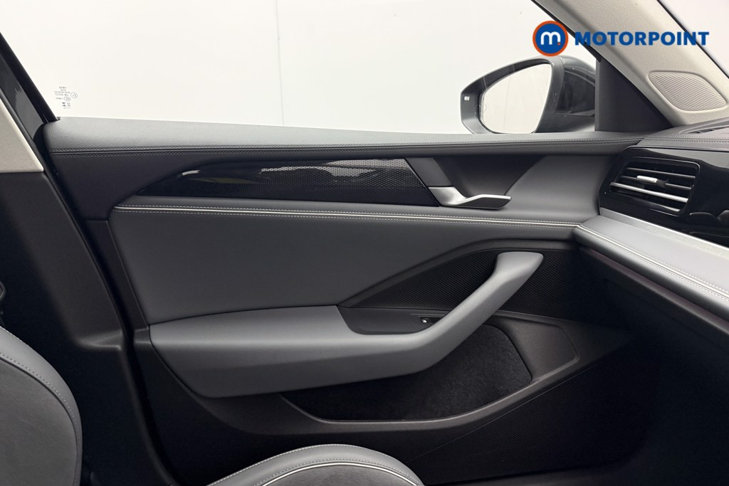 Volkswagen Passat Life Automatic Petrol Plug-In Hybrid Estate - Stock Number (1651982) - 14th supplementary image