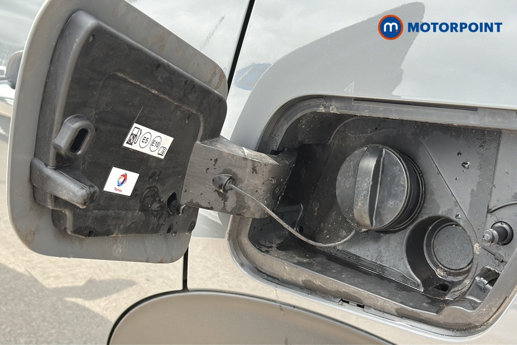 Peugeot 2008 Allure Manual Petrol SUV - Stock Number (1652788) - 41st supplementary image