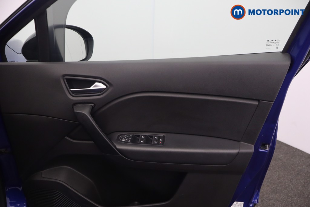 Renault Captur Iconic Manual Petrol SUV - Stock Number (1653150) - 9th supplementary image