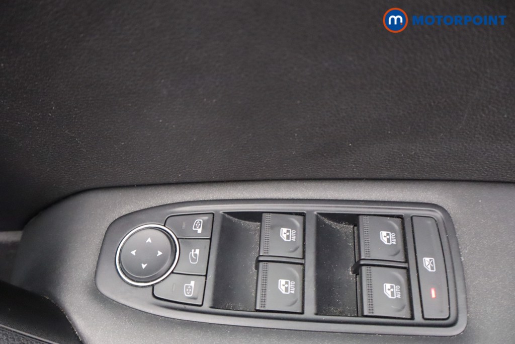 Renault Captur Iconic Manual Petrol SUV - Stock Number (1653150) - 10th supplementary image