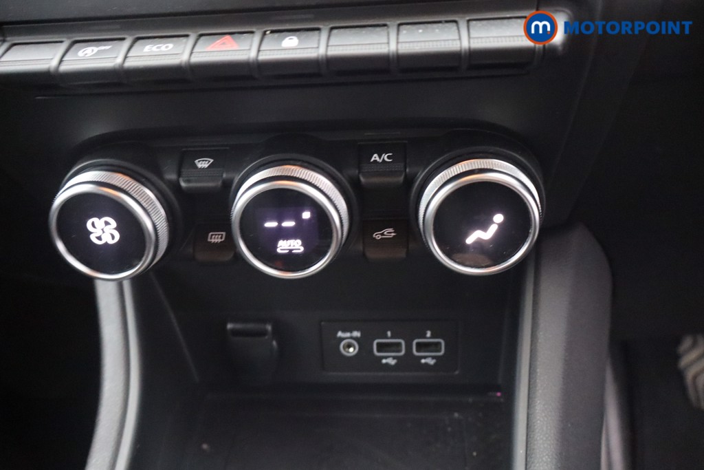 Renault Captur Iconic Manual Petrol SUV - Stock Number (1653150) - 16th supplementary image