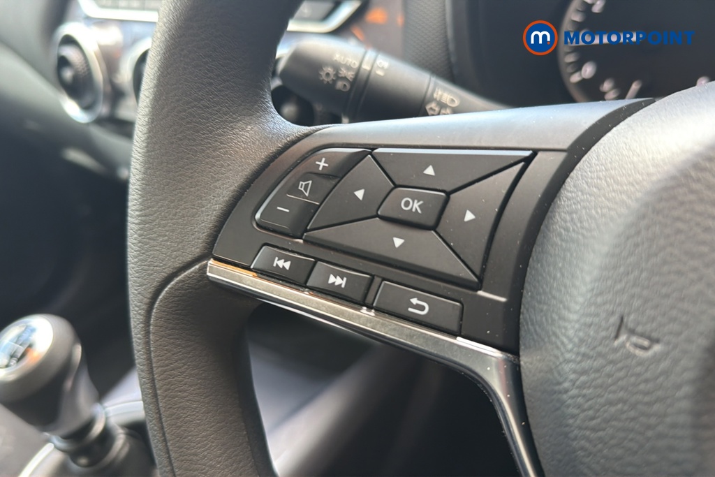 Nissan Juke Acenta Manual Petrol SUV - Stock Number (1593205) - 4th supplementary image