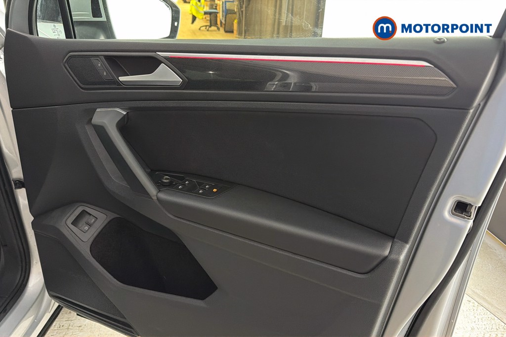 Volkswagen Tiguan Elegance Automatic Petrol Plug-In Hybrid SUV - Stock Number (1648613) - 19th supplementary image