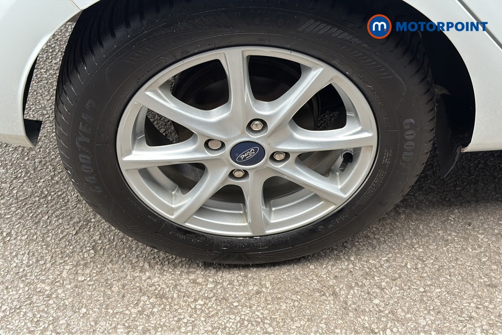Ford Fiesta Zetec Manual Petrol Hatchback - Stock Number (1650855) - 46th supplementary image