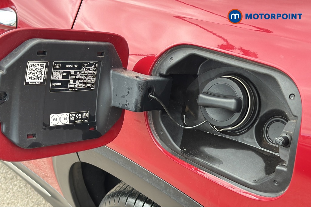 Mercedes-Benz GLB Amg Line Automatic Petrol SUV - Stock Number (1651933) - 41st supplementary image