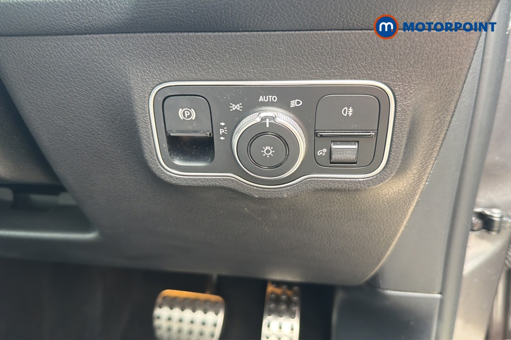 Mercedes-Benz GLB Amg Line Automatic Petrol SUV - Stock Number (1652772) - 11th supplementary image