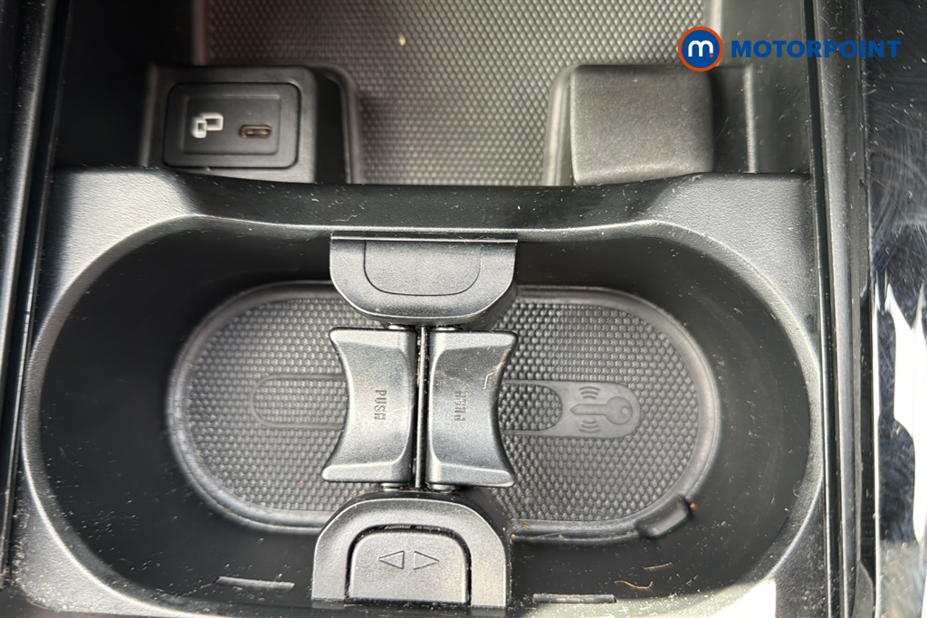 Mercedes-Benz GLB Amg Line Automatic Petrol SUV - Stock Number (1652772) - 16th supplementary image