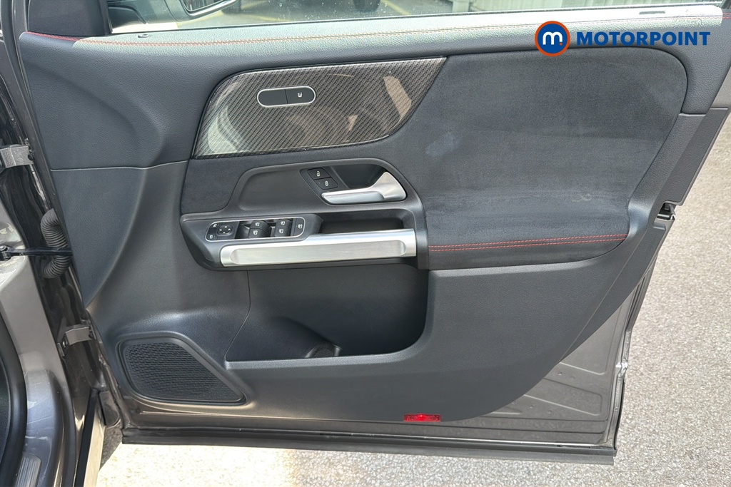 Mercedes-Benz GLB Amg Line Automatic Petrol SUV - Stock Number (1652772) - 18th supplementary image