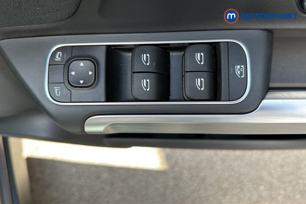 Mercedes-Benz GLB Amg Line Automatic Petrol SUV - Stock Number (1652772) - 19th supplementary image